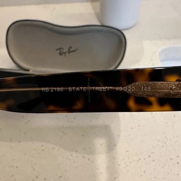 Ray-Ban Classic Sunglasses- brown tortoise shell frame - Picture 4 of 5